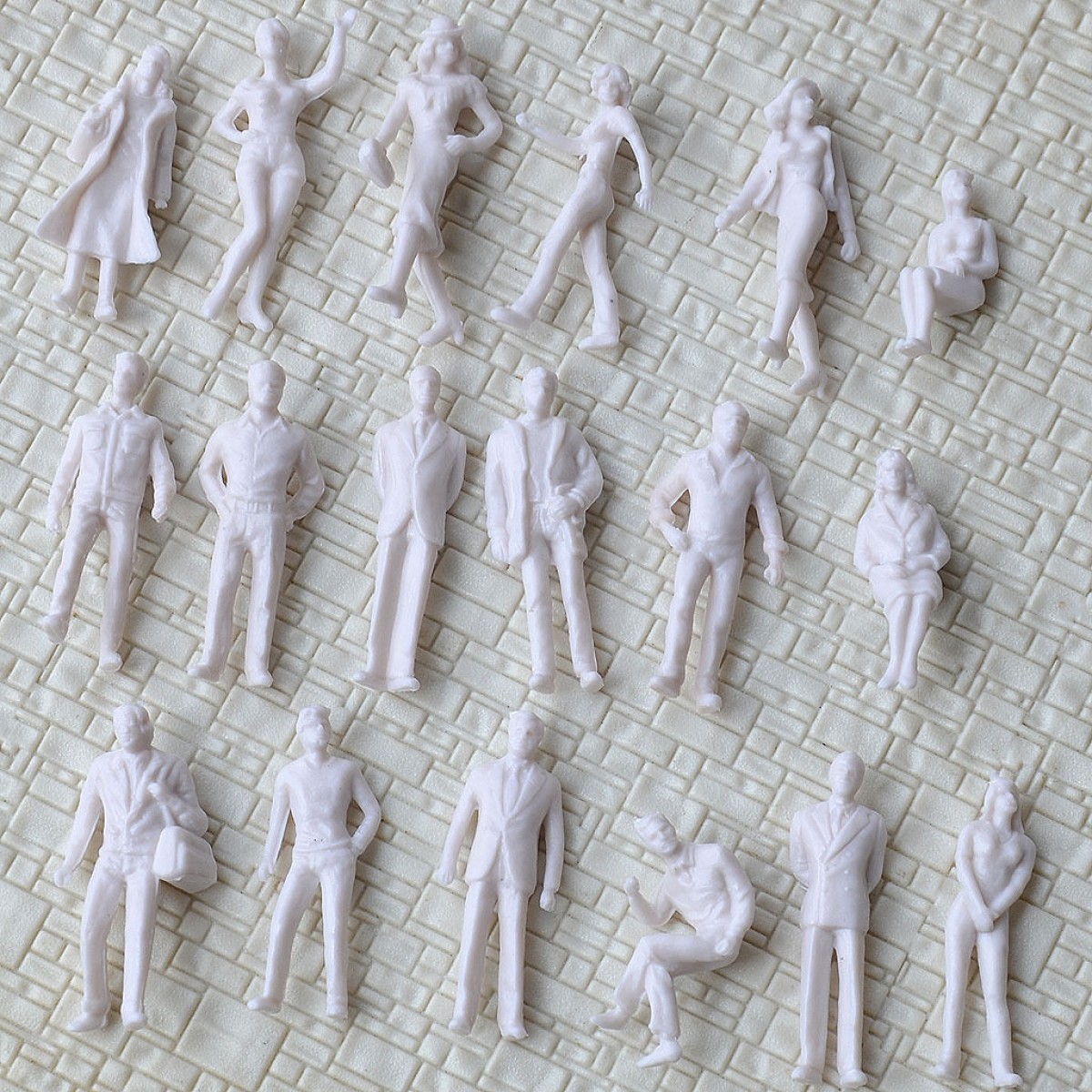  100  pcs O Scale  1:48 Unpainted  Figure  people  passengers #C (WeHonest)